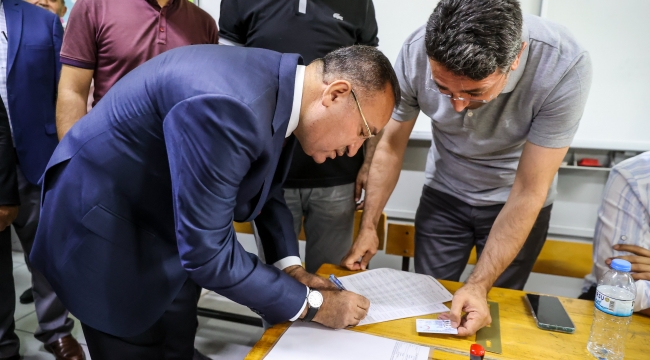 Adalet Bakanı Bekir Bozdağ, oyunu kullandı