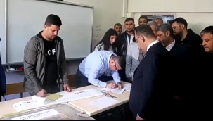 Adalet Bakanı Bekir Bozdağ oyunu Şanlıurfa'da kullandı