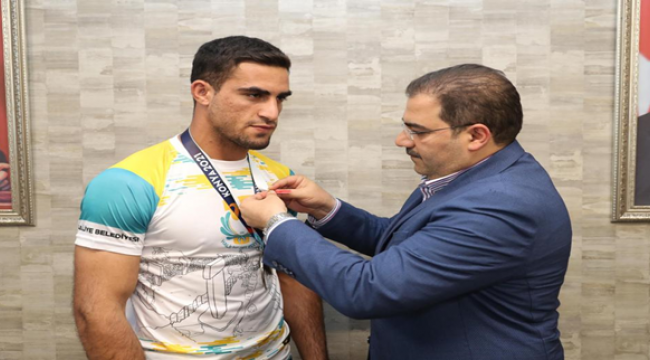 Başkan Canpolat, Türkiye Şampiyonu Olan Sporcuları Ödüllendirdi 