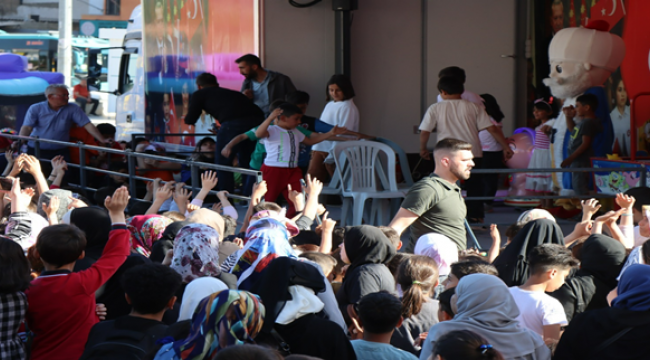 Bir Tır Dolusu Mutluluk Şanlıurfalı Çocuklarla Buluştu