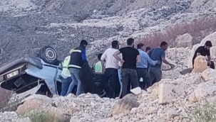 Haliliye'de araç 15 metre yüksekliğindeki uçuruma yuvarlandı
