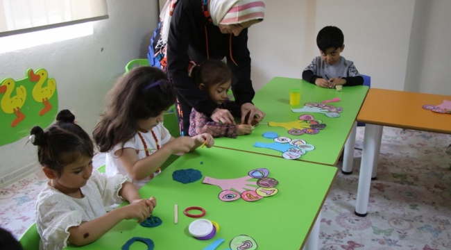 Haliliye'de kadınlar öğrenirken çocuklar da eğleniyor