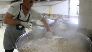 HALİLİYE'DE SICAK YEMEKLER HANELERE ULAŞTIRILIYOR