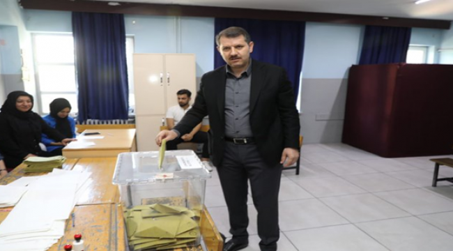 Oyunu kullanan Vali Ayhan'dan açıklama!