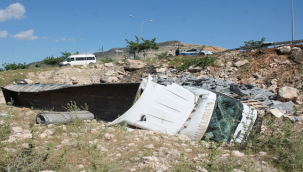 Şanlıurfa'da tırlar şarampole devrildi, 1 ölü
