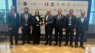 ULAŞIMDA BELEDİYECİLİK ÖDÜLÜNÜ BAŞKAN BEYAZGÜL ALDI