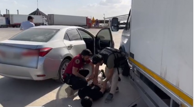 Urfa'da kovalamaca sonucu durdurulan araçlarda uyuşturucu çıktı