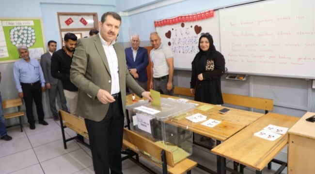 Vali Salih Ayhan oyunu kullandı