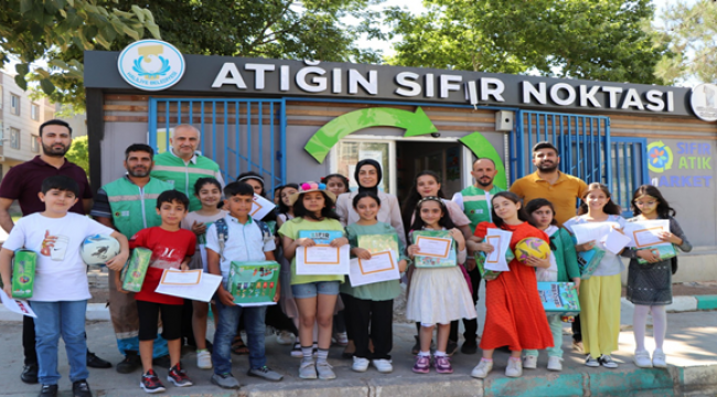 Atığını Getiren Öğrencilere Karne Hediyeleri Haliliye Belediyesinden