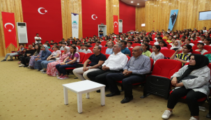 Başkan Kuş, Tiyatroda Öğrencilerle Buluştu