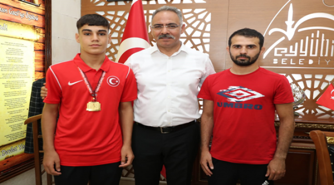 Başkan Mehmet Kuş Şampiyonları Ödüllendirdi