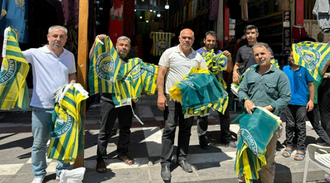 Büyükşehir Belediyesinden Esnafa Şanlıurfaspor Bayrağı