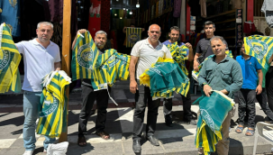 Büyükşehir Belediyesinden Esnafa Şanlıurfaspor Bayrağı