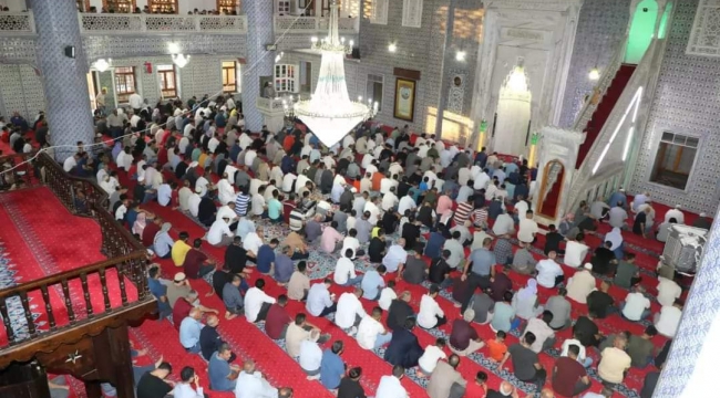 Şanlıurfa'da bayram namazı coşkusu