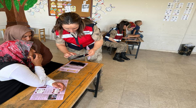 Şanlıurfa'da Jandarma ekipleri KADES uygulamasını tanıttı