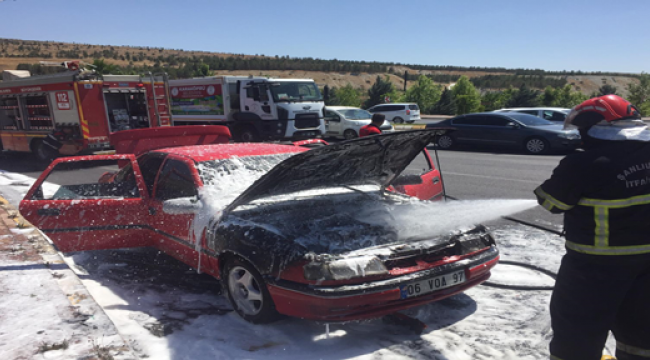 Urfa'da otomobil alev aldı