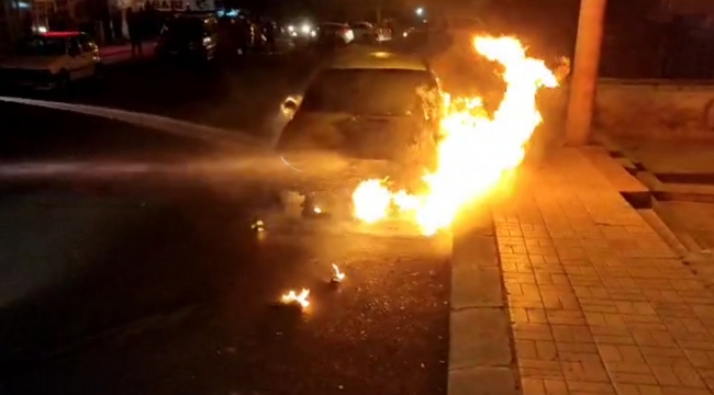 Urfa'da park halindeki otomobil yandı 