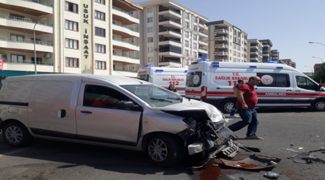 Urfa'nın kaza kavşağında yine kaza yaralı 