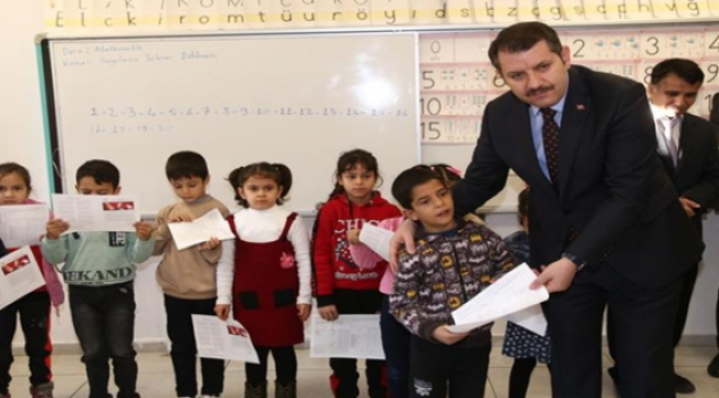 Vali Ayhan, "Geleceğimizin Parlayan Birer Yıldızısınız"