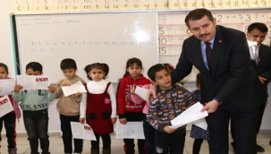 Vali Ayhan, "Geleceğimizin Parlayan Birer Yıldızısınız"