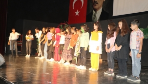 Viranşehir Belediyesi özel öğrencilere tiyatro gösterisi 