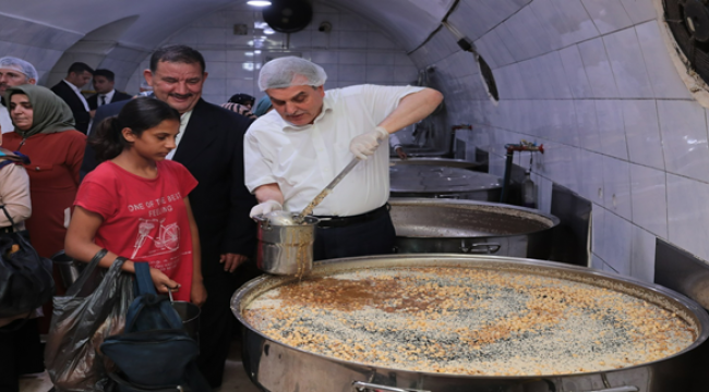 Başkan Beyazgül, Aşevinde Aşure Dağıtımına Katıldı