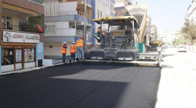 Halililiye'de Sıcak Asfalt Çalışmalarıyla Ulaşım Rahatlıyor 
