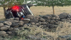 Otomobil şarampole yuvarlandı