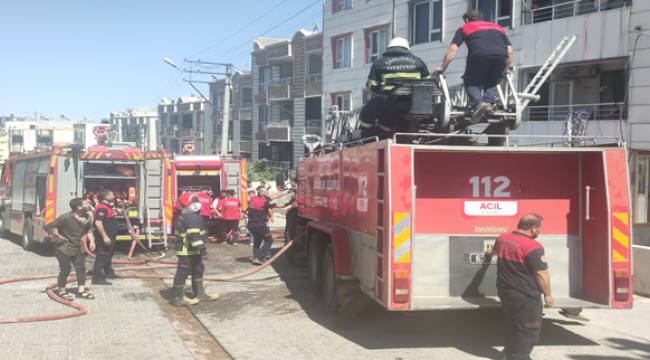 Şanlıurfa'da binada yangın, 1 çocuk ve bir kadın kurtarıldı