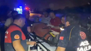 Şanlıurfa'da hafif ticari araç yüklü çekici şarampole yuvarlandı, 4 yaralı