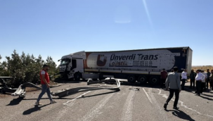 Şanlıurfa'da tır kazasında yol kapandı