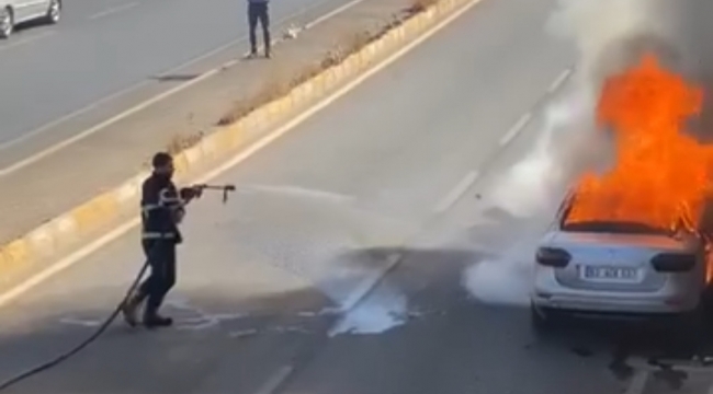 Urfa'da araç alev alev yandı 
