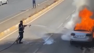 Urfa'da araç alev alev yandı 
