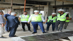 Vali Ayhan, Devam eden okul inşaatında incelemelerde bulundu