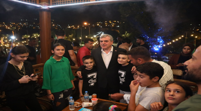 Başkan Beyazgül, Kızılkoyun Çay bahçesinde vatandaşlarla bir araya geldi