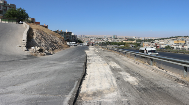 Büyükşehir İpekyol Bulvarı Yan Yolunu Asfaltla Buluşturdu