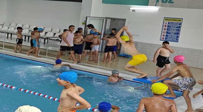 Eyyübiye'de Usta Yüzücüler Yetişiyor