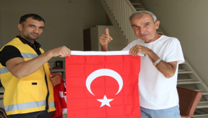 Haliliye'de Esnaf ve Vatandaşa Türk Bayrağı Dağıtıldı