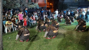 Haliliye'de yaz konserleri ile vatandaşlar eğlenceye doyuyor 