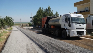 Haliliye kırsalında sathi kaplama asfalt çalışmaları sürüyor