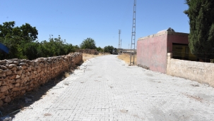 Hilvan'da Üst Yapı Yol Yapım Çalışmaları Devam Ediyor