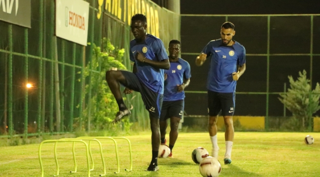 Şanlıurfaspor kendi tesislerindeki ilk antrenmanını gerçekleştirdi
