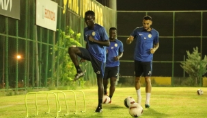 Şanlıurfaspor kendi tesislerindeki ilk antrenmanını gerçekleştirdi