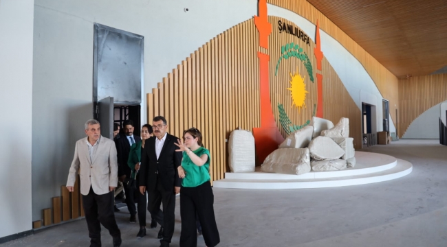 TÜBİTAK Başkanı Hasan Mandal Başkan Beyazgül ile birlikte bilim merkezini inceled