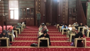 Yaz Kur'an kursuna katılan öğrenciler bilgi yarışmasında yarıştı