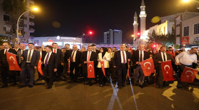Zafer Bayramı Kutlaması fener alayı yürüyüşle son buldu