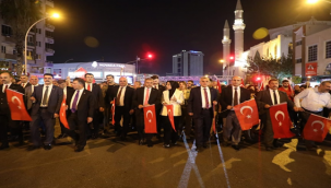 Zafer Bayramı Kutlaması fener alayı yürüyüşle son buldu