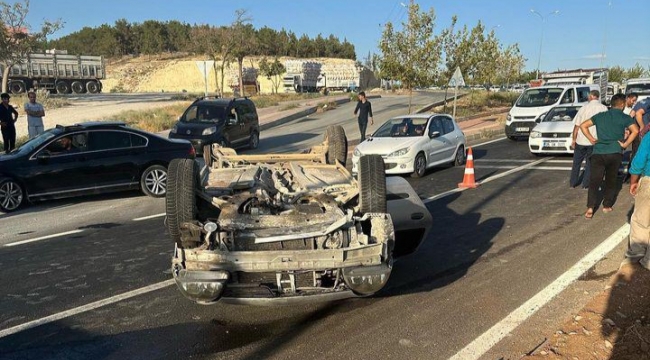 Birecik'te otomobil takla attı