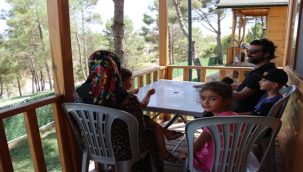 Bungalov evler misafirlerini ağırlıyor