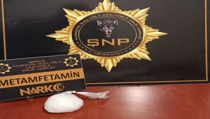 Emniyet kemer tokasında uyuşturucu ele geçirildi